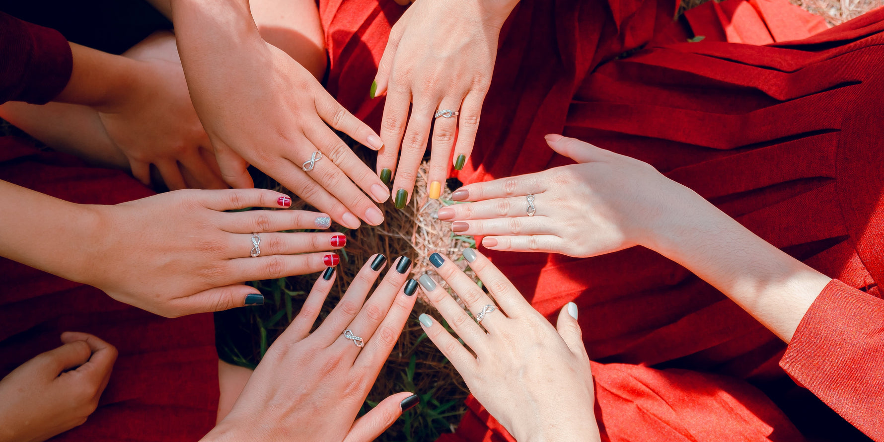 Crafting Personalized Elegance: Name Jewellery's Unique Tale! - Minerva Jewelry