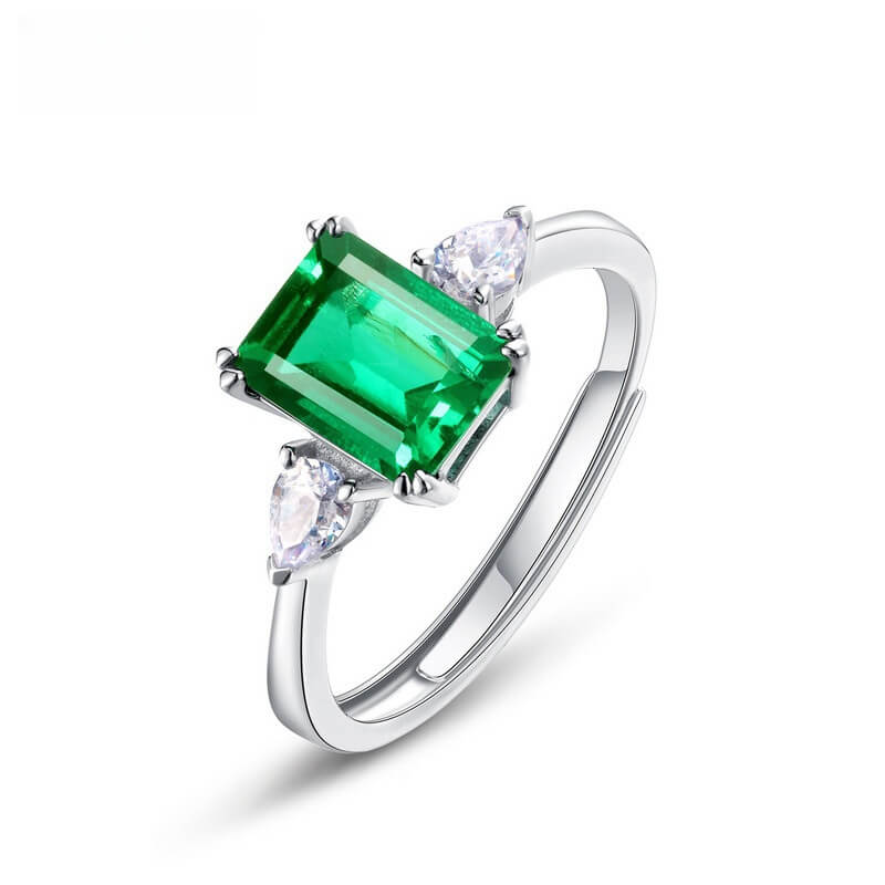 Emerald ring featuring radiant green hues and modern elegance by Minerva Jewelry.
