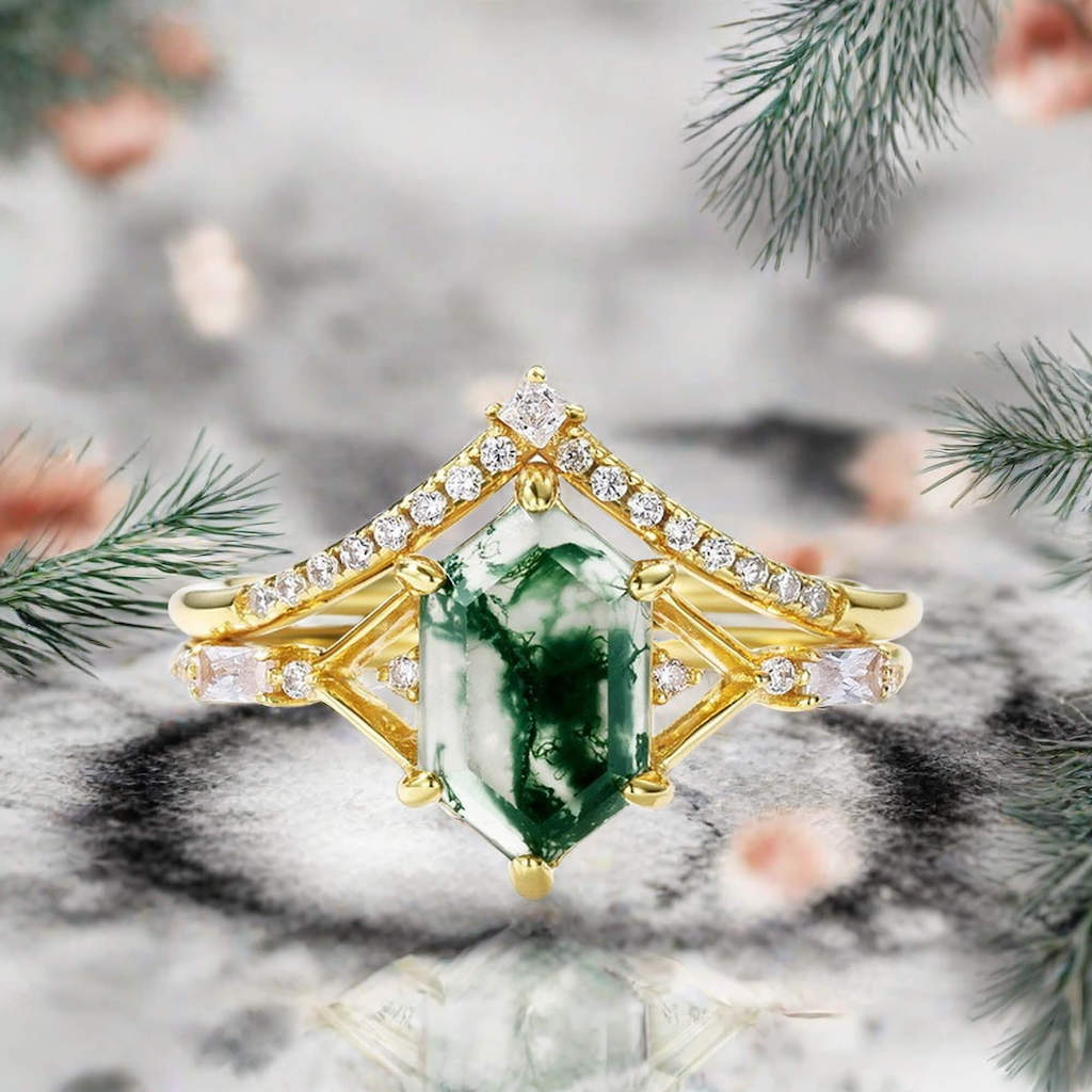 Oval-cut moss agate jewelry ring in gold, designed for harmony, love and emotional balance.