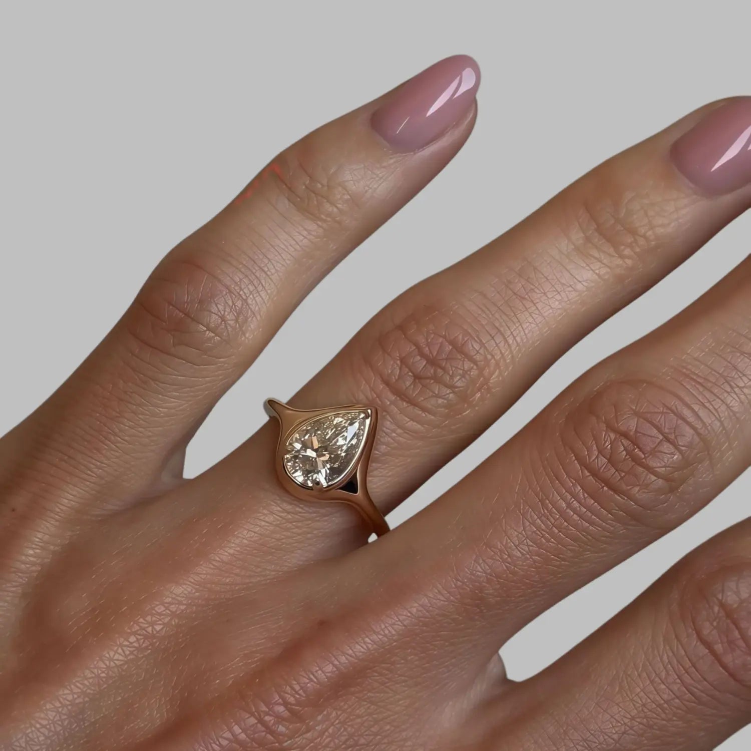 Pear Moissanite Ring Lightframe Gold – The Vision